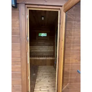 Eingang der Sauna mit Ruheraum Frodo 400