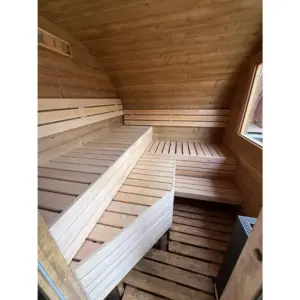 Saunaraum der Sauna mit Ruheraum aus Thermoholz