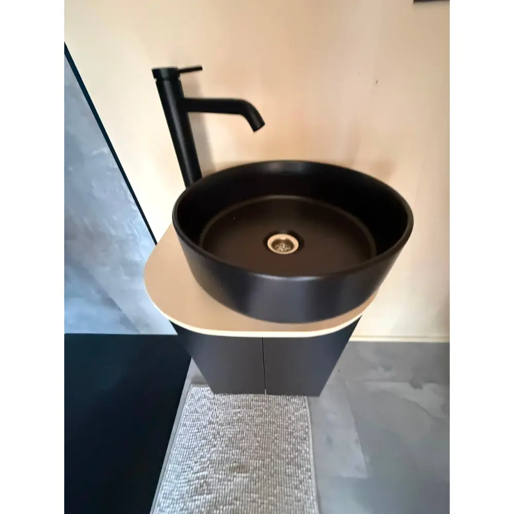 Design-Waschbecken im Tiny House Badezimmer