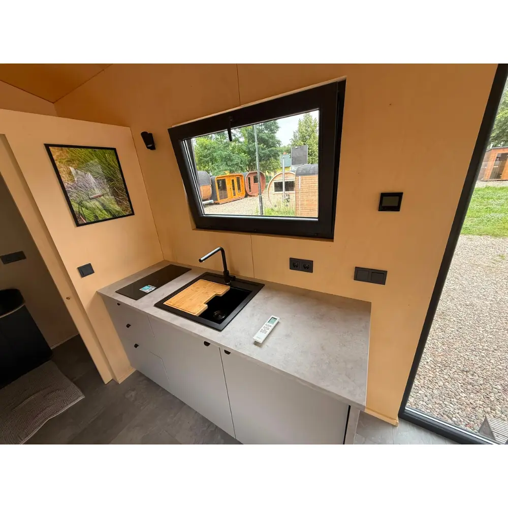 Küche im Tiny House 18 m² mit Induktionskochfeld