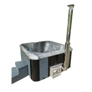 Hot Tub Kuba 200 × 200 cm mit V4A-Edelstahlofen und Einstiegstreppe
